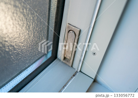 風呂場の窓まわりの汚れ 風呂場の窓まわりの汚れ 133056772