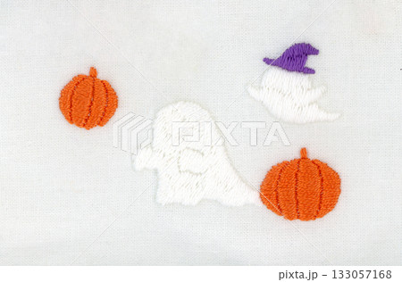 ハロウィンのゴーストとジャックオランタンの刺繍素材 ハロウィンのゴーストとジャックオランタンの刺繍素材 133057168