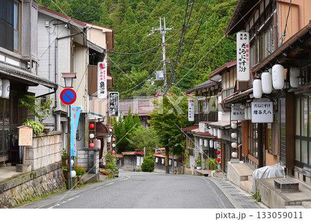 【奈良県/天川村】洞川温泉街、行者さん通りの風景 133059011