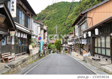 【奈良県/天川村】洞川温泉街、行者さん通りの風景 【奈良県/天川村】洞川温泉街、行者さん通りの風景 133059016