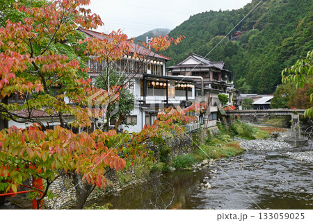 【奈良県/天川村】洞川温泉・山上川と温泉街の風景 【奈良県/天川村】洞川温泉・山上川と温泉街の風景 133059025
