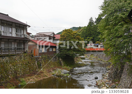 【奈良県/天川村】洞川温泉を流れる山上川とその周辺の風景 【奈良県/天川村】洞川温泉を流れる山上川とその周辺の風景 133059028