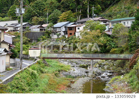 【奈良県/天川村】洞川温泉を流れる山上川とその周辺の風景 133059029