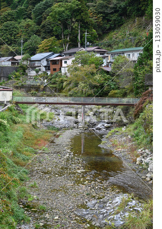 【奈良県/天川村】洞川温泉を流れる山上川とその周辺の風景 133059030