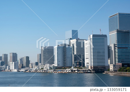 築地大橋から見た隅田川と竹芝方面の風景 築地大橋から見た隅田川と竹芝方面の風景 133059171
