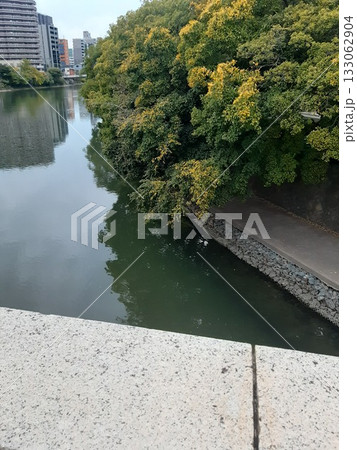 散歩道 川沿い 田舎の風景 散歩道 川沿い 田舎の風景 133062904