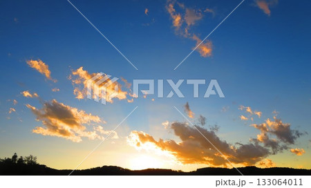 美しい夕暮れの光景 133064011