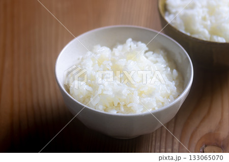 茶碗に盛られた新米のご飯 133065070