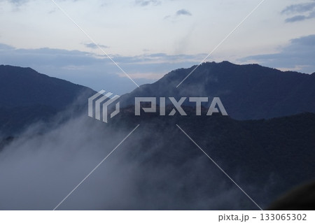 兵庫県「立雲峡」から 竹田城址 6時半 11.2025 兵庫県「立雲峡」から 竹田城址 6時半 11.2025 133065302