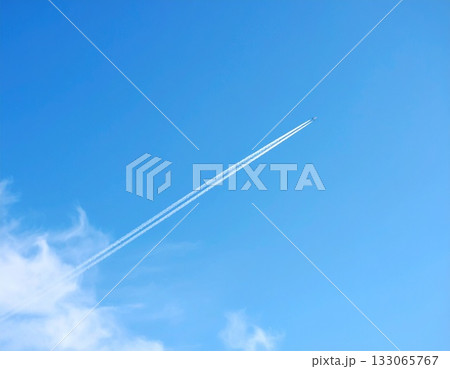 青空と飛行機雲 青空と飛行機雲 133065767