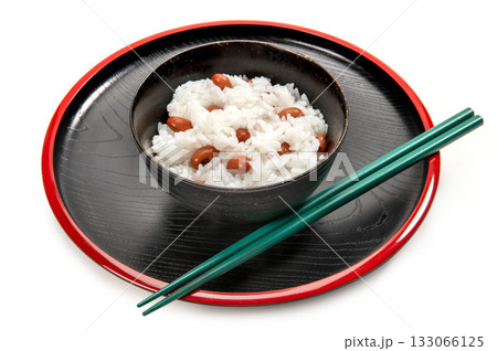 紅大豆を炊いて作った豆ごはん 133066125