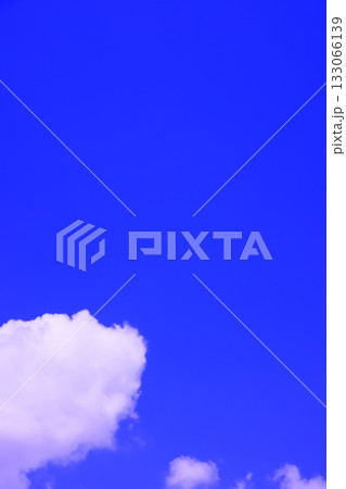 雲のある青空(壁紙素材) 133066139