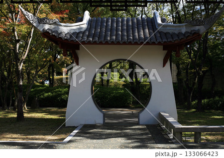 中国風庭園の門 133066423