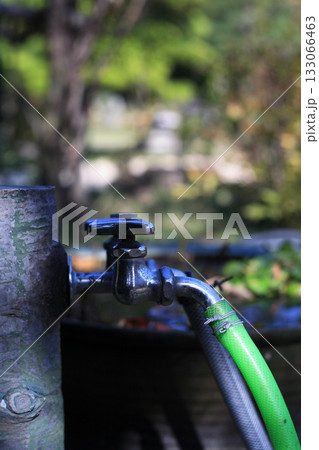 公園の散水栓 133066463