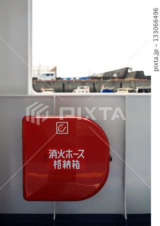 フェリー甲板の消火ホース箱 133066496