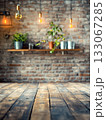 レンガ壁と木材が調和した観葉植物と間接照明のあるおしゃれな部屋 133067285