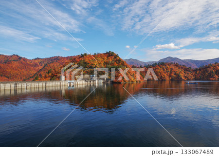 奥只見湖の紅葉 奥只見湖の紅葉 133067489