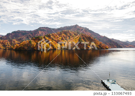 奥只見湖の紅葉 133067493