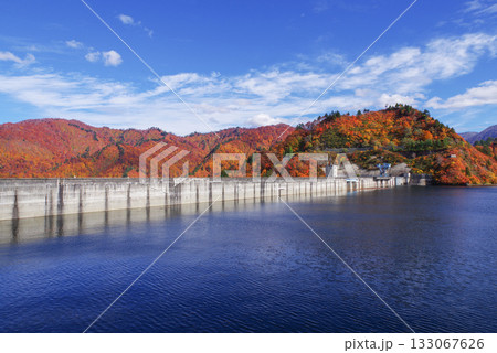 奥只見湖の紅葉 133067626