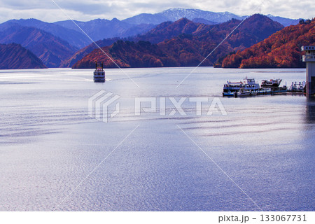 秋の奥只見湖 133067731