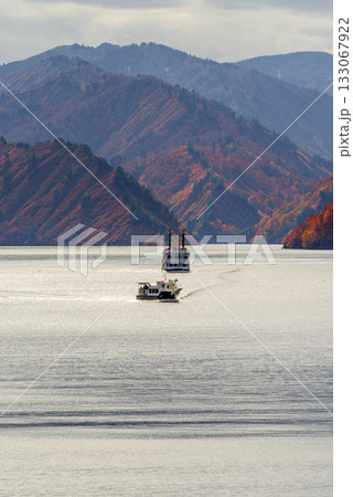 秋の奥只見湖 133067922