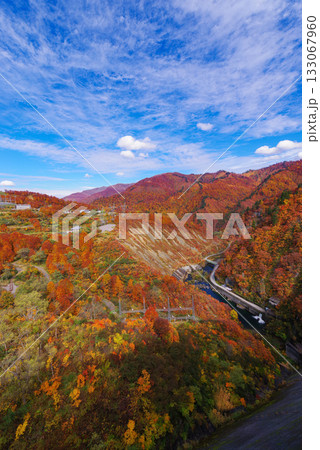 奥只見湖の紅葉 133067960