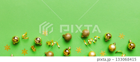Christmas composition. a pattern of christmas balls on colored background. Flat lay, top view New year decor 133068415