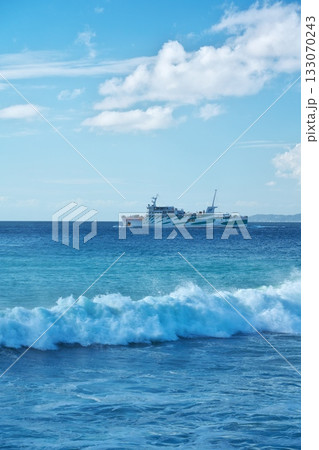 伊良子水道の荒波を進む伊勢湾フェリー 伊良子水道の荒波を進む伊勢湾フェリー 133070243