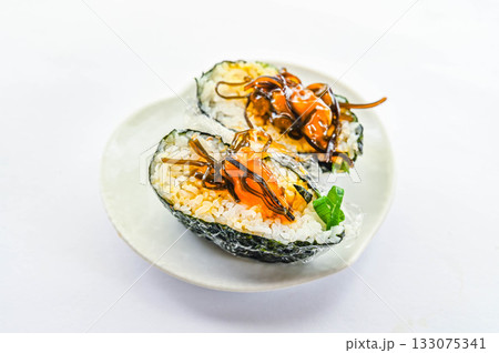 卵黄の塩昆布漬けのおにぎらず 133075341