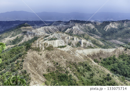 Dramatic Calanchi Landscape near Civita di Bagnoregio, Viterbo, Italy 133075714