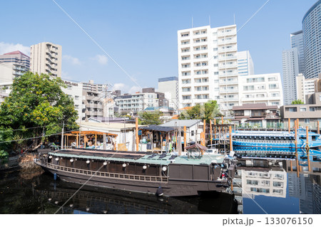【品川区】屋形船と運河のある風景 133076150
