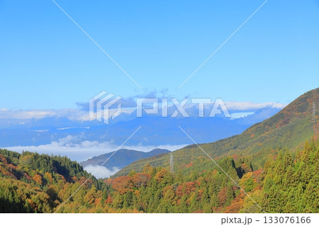松川渓谷から望む高井ダムと白馬連峰 133076166
