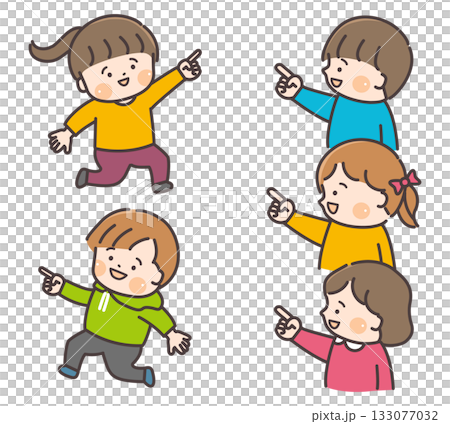 笑顔で指さす五人の子どもたち 笑顔で指さす五人の子どもたち 133077032