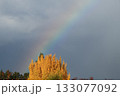 虹がかかる秋の空 133077092