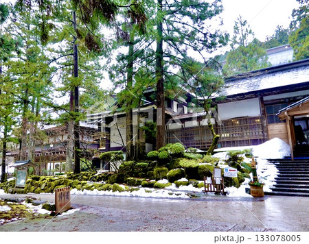 永平寺　通用門や瑠璃聖宝閣が見える風景　福井県吉田郡永平寺町 133078005