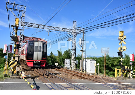 木曽川橋梁を通過中の2200系ミュースカイ 133078160