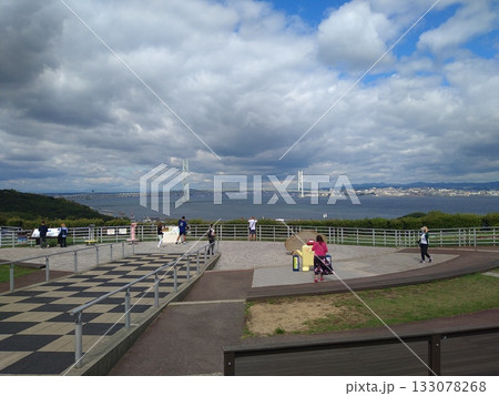 淡路サービスエリアから見た明石海峡大橋 淡路サービスエリアから見た明石海峡大橋 133078268