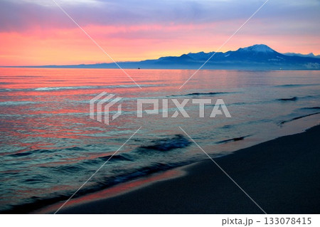 早朝の大山 133078415