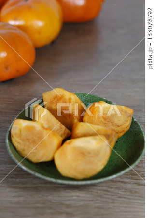 おいしそうな柿 133078792