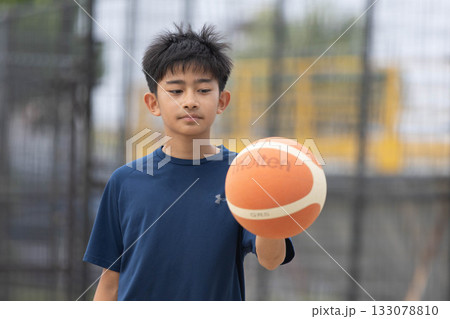 バスケットボールの練習 バスケットボールの練習 133078810