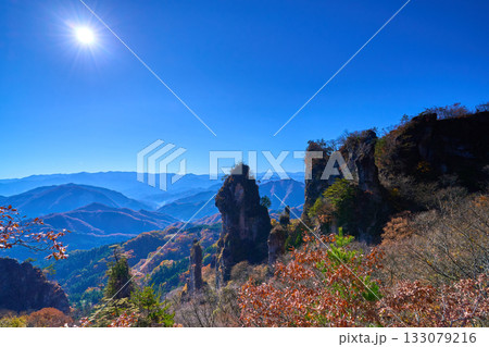 秋の群馬県の県立妙義公園の第四石門付近の展望台から南側の眺望(日暮らしの景) 133079216