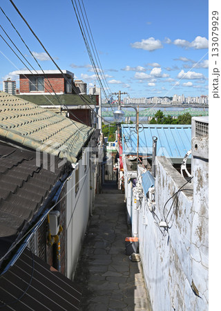【韓国/ソウル】漢江の南、銅雀区の古い町並み 【韓国/ソウル】漢江の南、銅雀区の古い町並み 133079929