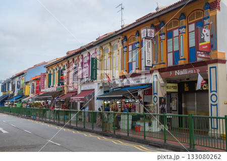 リトルインディアのカラフルな街並み, シンガポール 133080262
