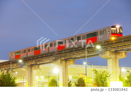 早朝の多摩都市モノレール 早朝の多摩都市モノレール 133081942