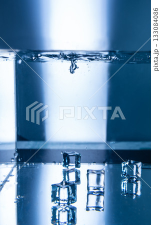 7.Multiple Ice Cubes on a Wet Reflective Surface 133084086