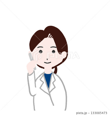 白衣の女性が電話対応しているイラスト 133085473
