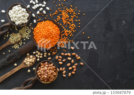 Different type of raw dry legumes composition. White beans, lentils, bulgur, chickpeas, kidney beans, corns, rice, Mix organic legume concept 133087879