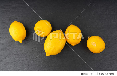 Old dried lemons. Fruits with darkened skins 133088766
