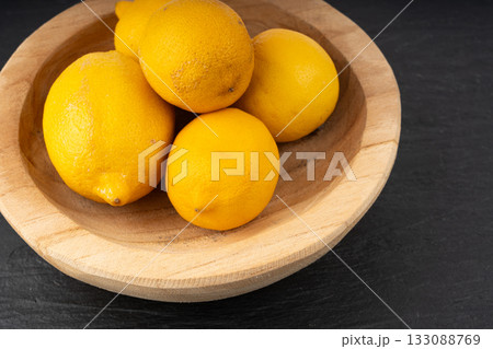 Old dried lemons. Fruits with darkened skins Old dried lemons. Fruits with darkened skins 133088769