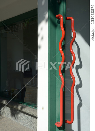 街角の風景　スケッチ写真 133088876